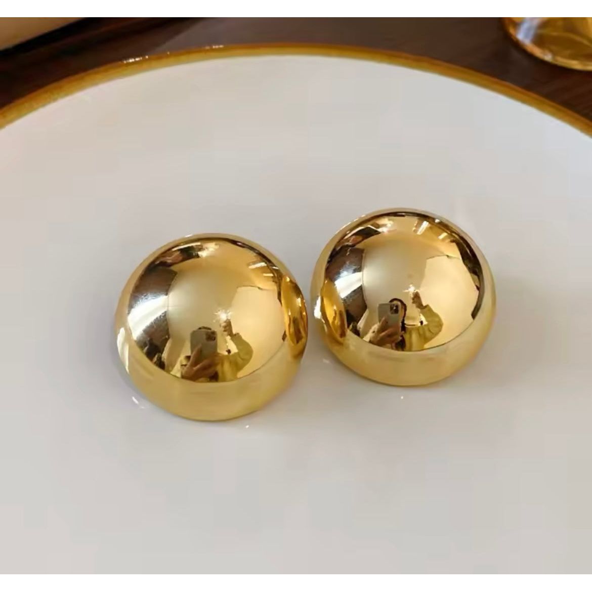Round Studs