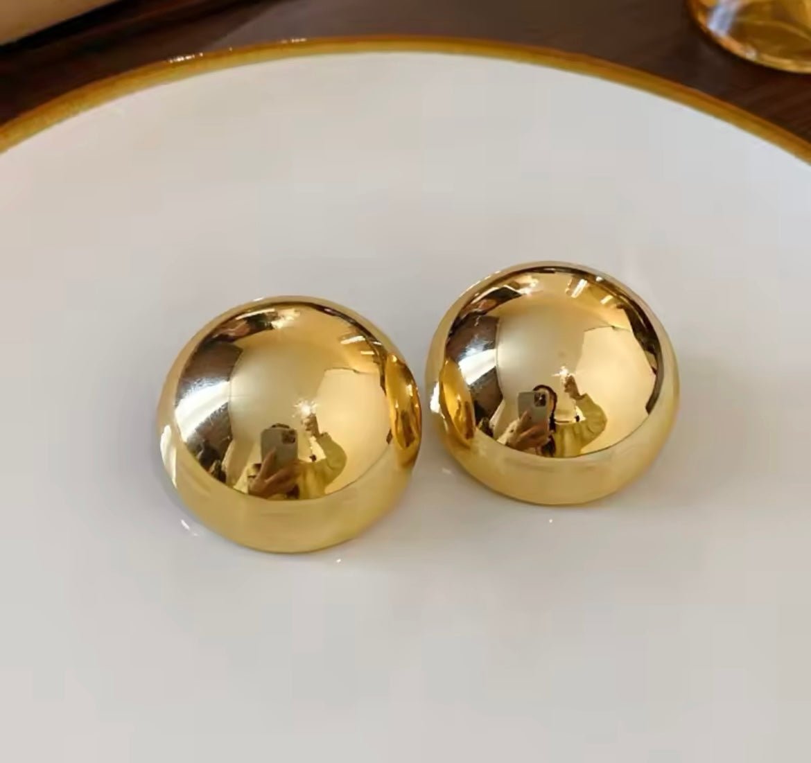 Round Studs